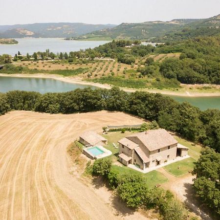 Casale Al Lago Con Piscina E Sauna Corbara  المظهر الخارجي الصورة