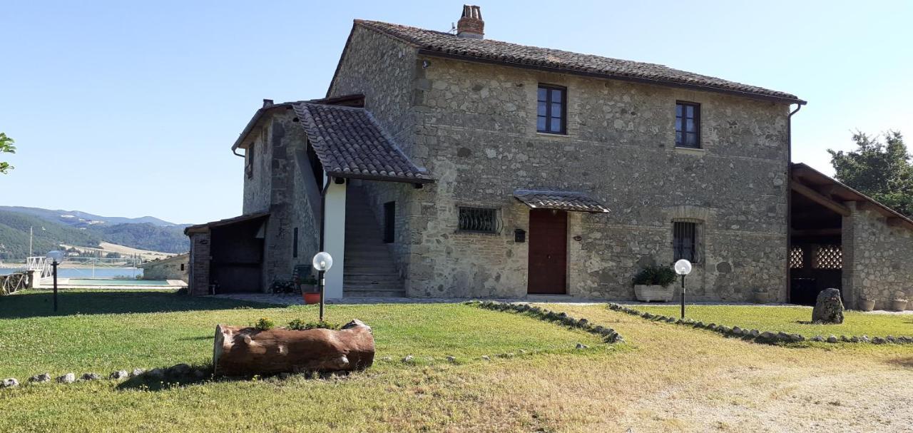 Casale Al Lago Con Piscina E Sauna Corbara  المظهر الخارجي الصورة